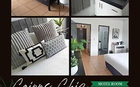 Cairns Chic Suite - Motel Room A